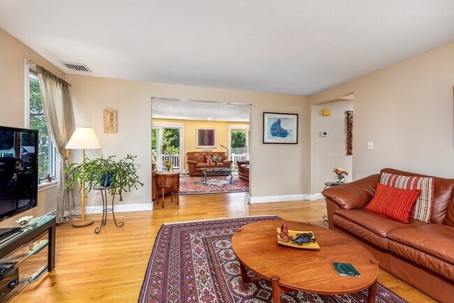 Building Photo - 8 Jackson Rd