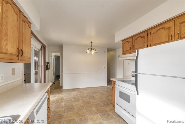 Building Photo - 1102 Davenport Dr