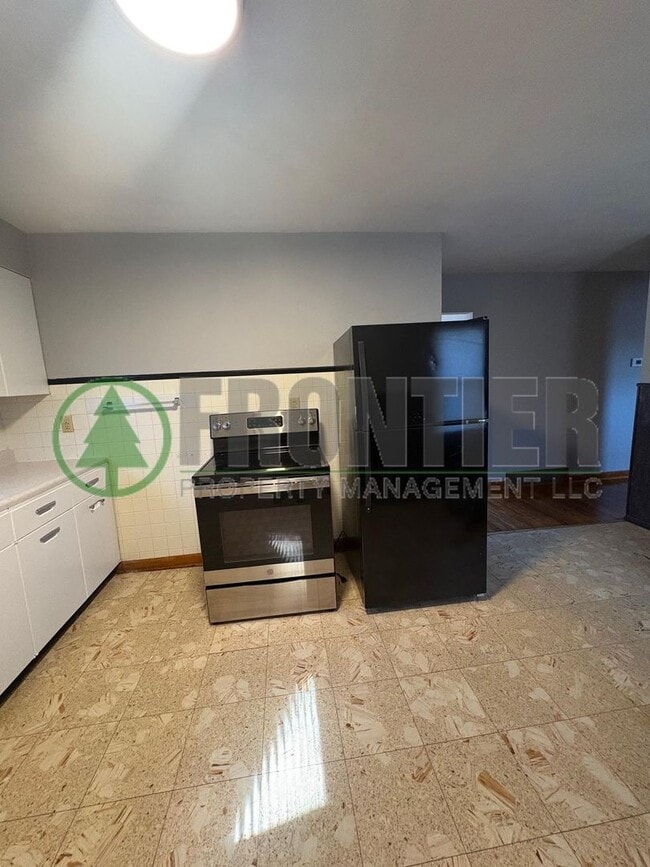 Building Photo - 532 Ames Pl