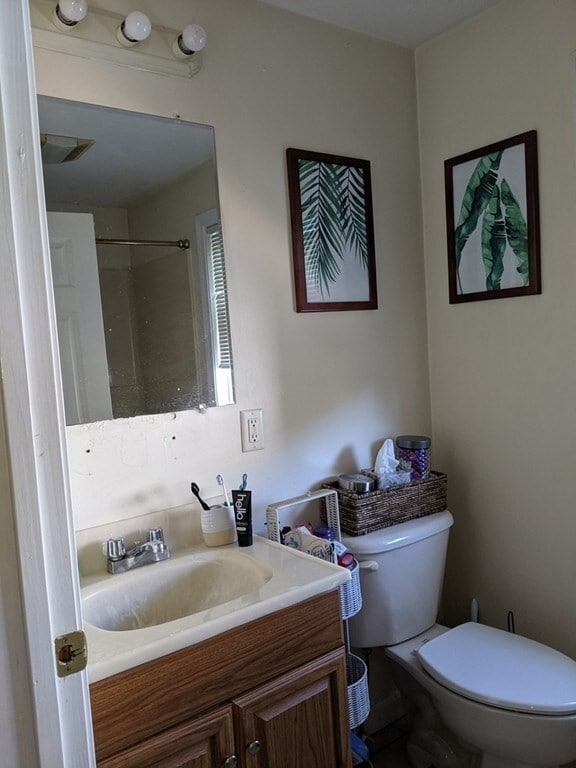 Building Photo - 24-26-26 Lawn St