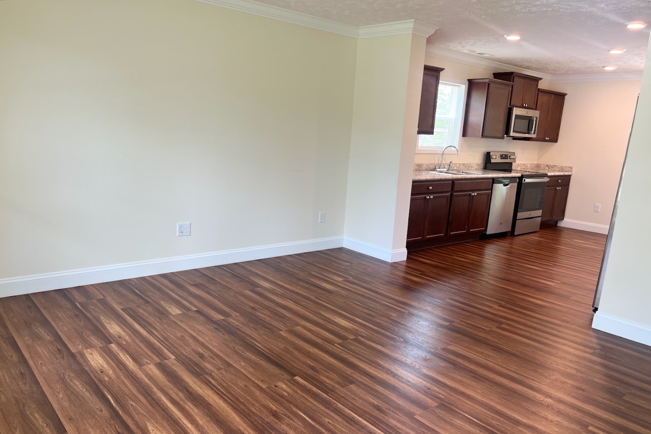 Building Photo - 1585 Country Club Dr
