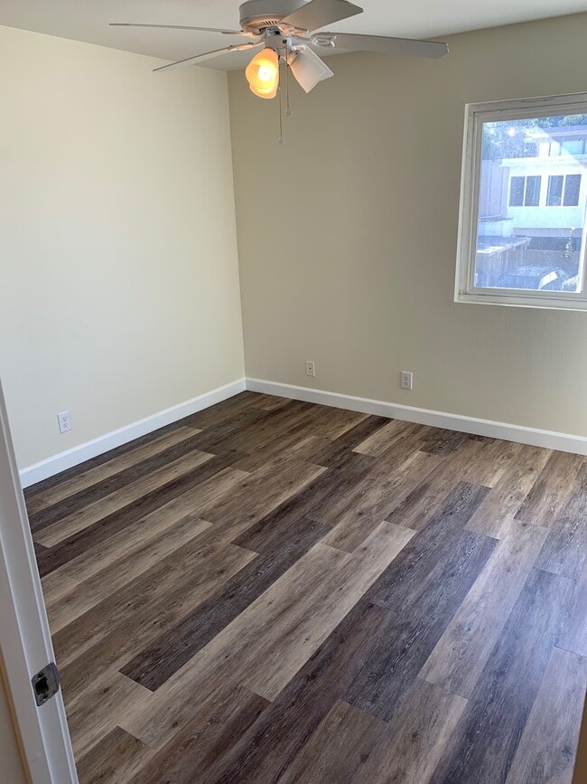 Building Photo - 16765 Barefoot Cir