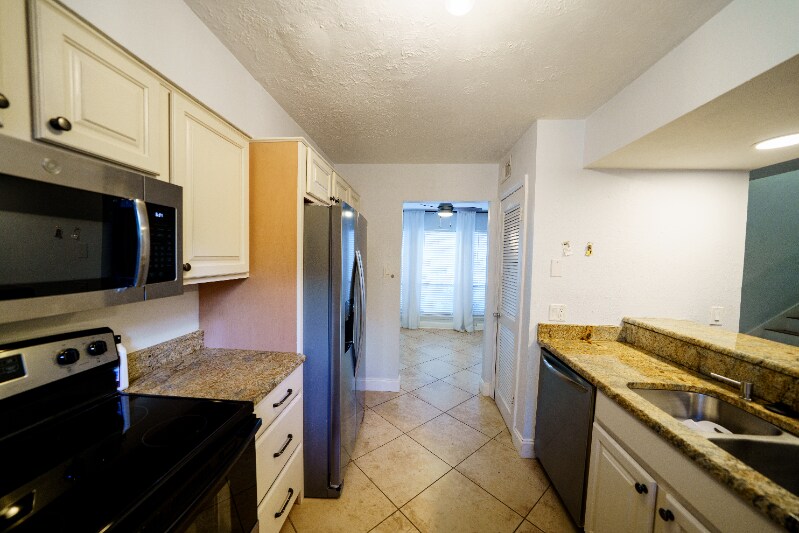 Building Photo - 4417 Rayfield Dr