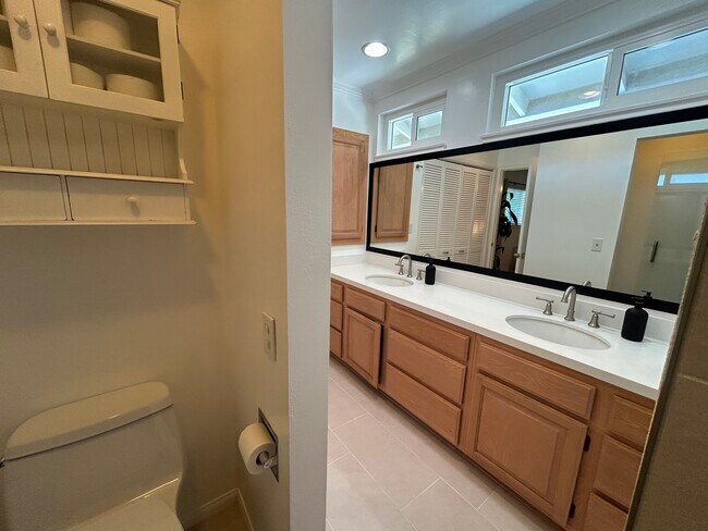 Building Photo - 3816 Hartung Ct
