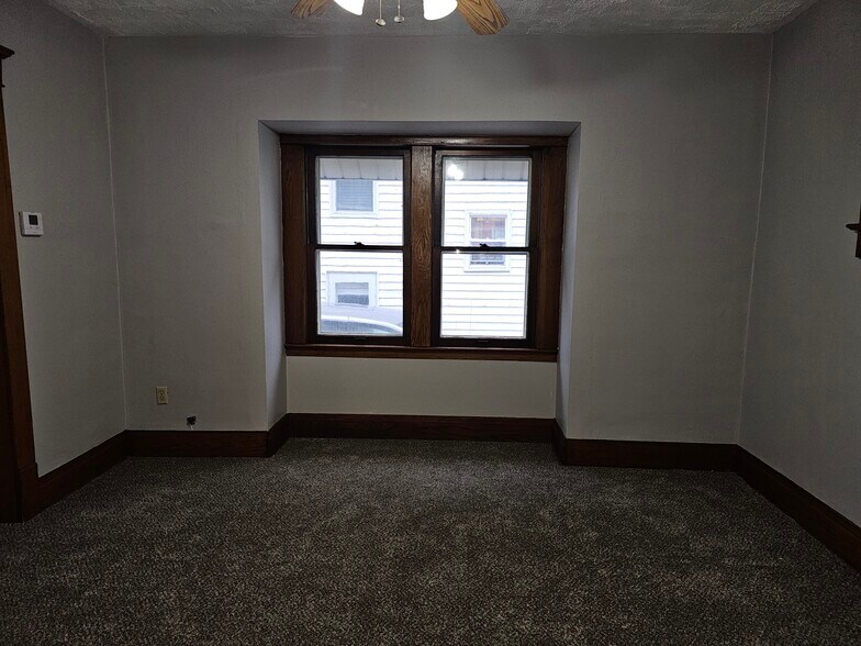 Building Photo - 1098 Big Falls Ave