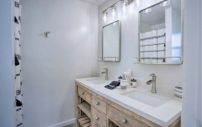 Building Photo - 40902 Ely Way