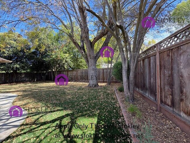 Building Photo - 1840 Sandalwood Dr