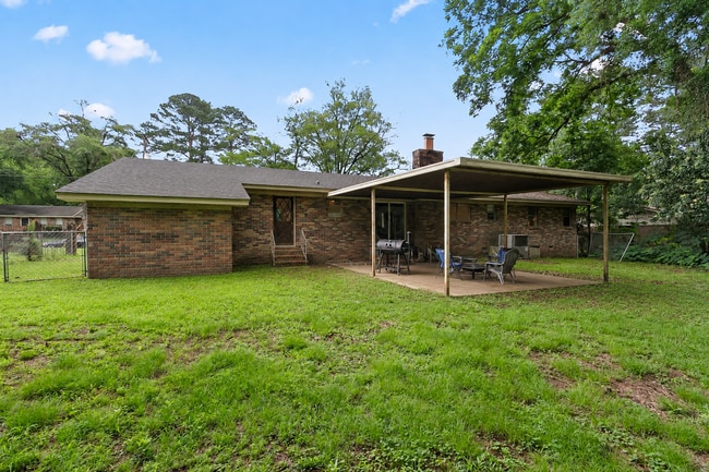 Building Photo - Vestavia School Zone Home Northport