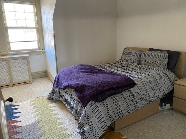 Bedroom with large and deep closet + 2 large windows - 1360 Denniston St