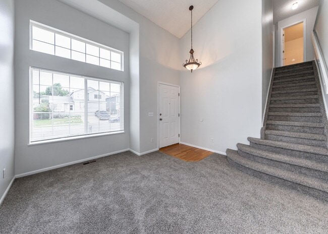 Building Photo - Newly Updated 4 Bed Home Centrally Located