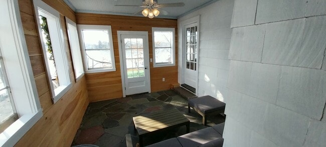 Building Photo - 10 Pine Point Rd