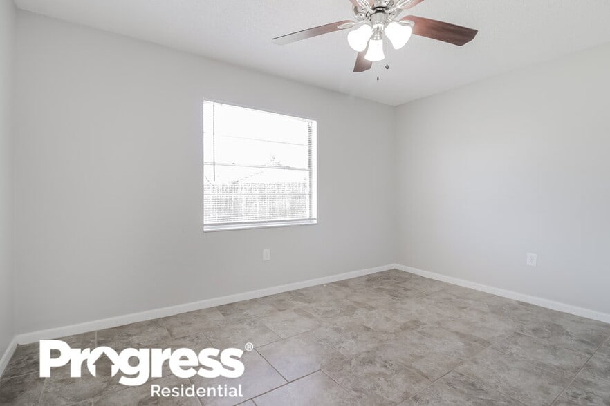 Building Photo - 3837 Stonemont Dr