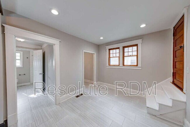 Building Photo - 110 N Riley Ave