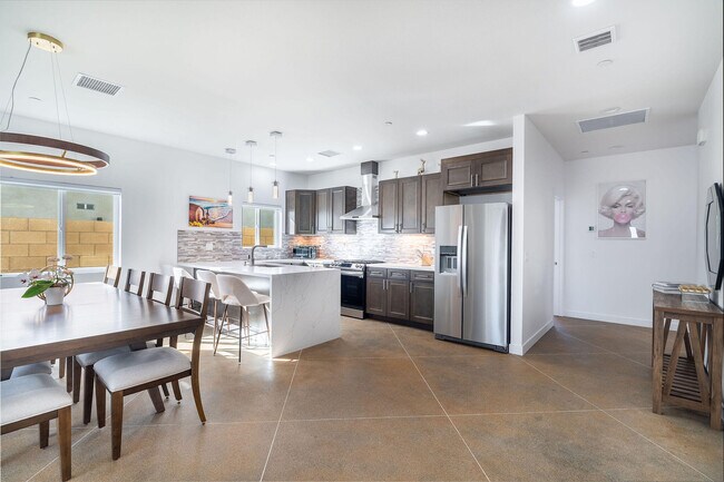 Building Photo - 15553 Ave Manzana