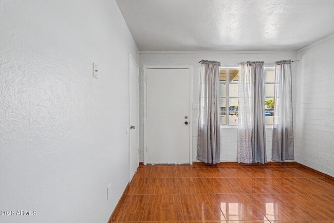 Building Photo - 1823 E Sunland Ave