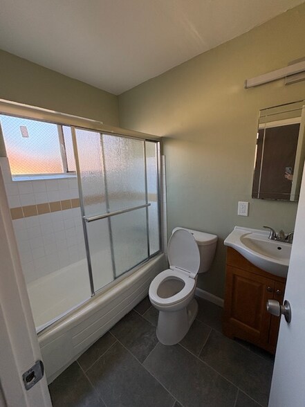 Building Photo - 5412 Claremont Ave