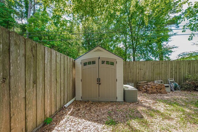 Building Photo - 503 Weisinger Dr