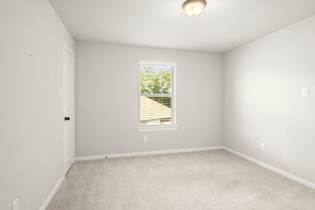 Building Photo - 104 Winged Elm Ct