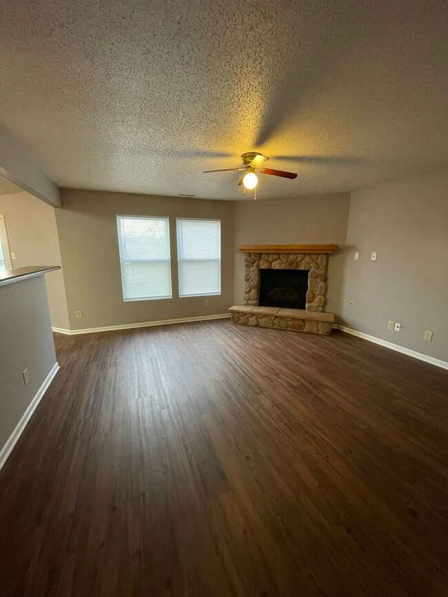 Building Photo - Franklin Twp - 3 BR 2 story