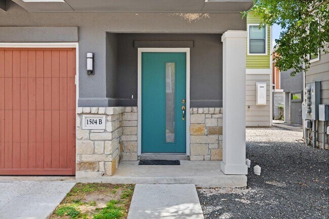 Building Photo - 1504 Lorraine Loop