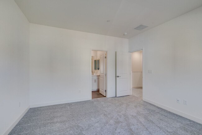 Building Photo - 160 Silver Run Ln