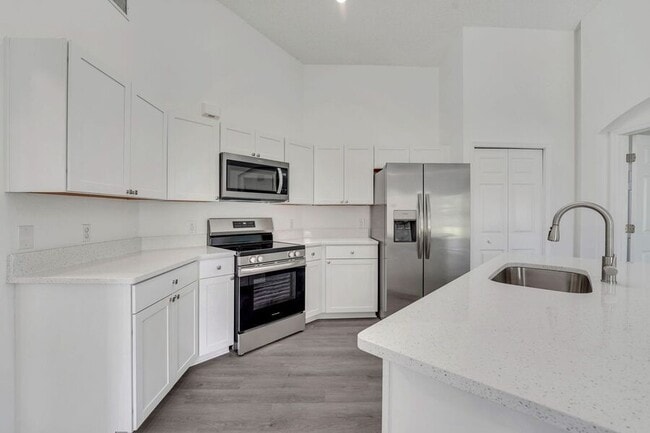 Building Photo - 529 Terranova Cir