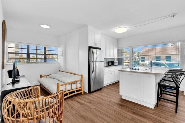 Building Photo - 4144 El Mar Dr