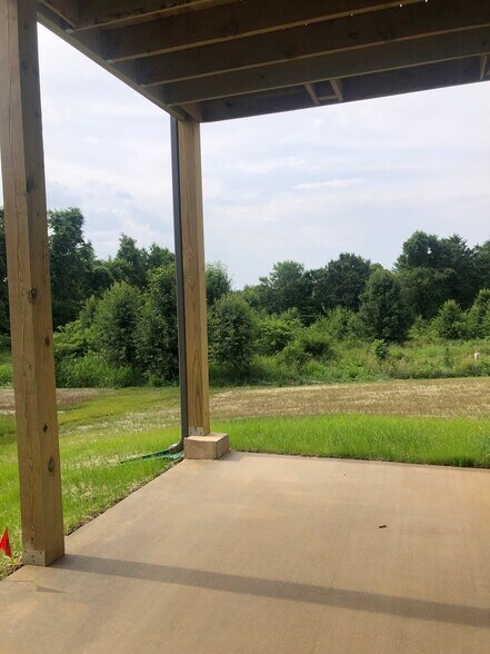 Building Photo - 1411 W Pebblebrooke Dr