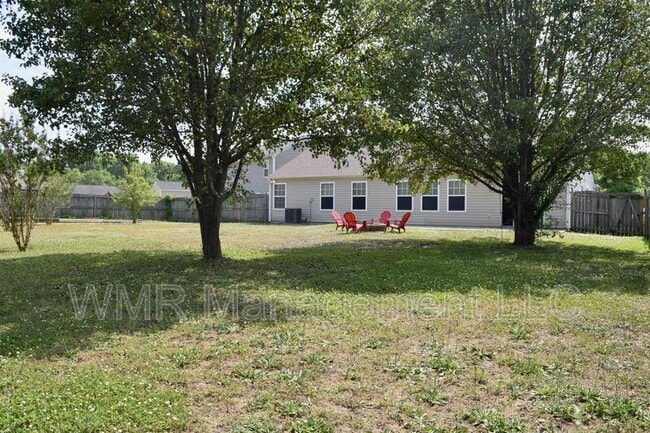 Building Photo - 2011 Oakbriar Cir