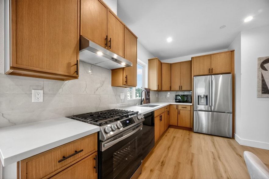 Building Photo - 1532 W 37th St