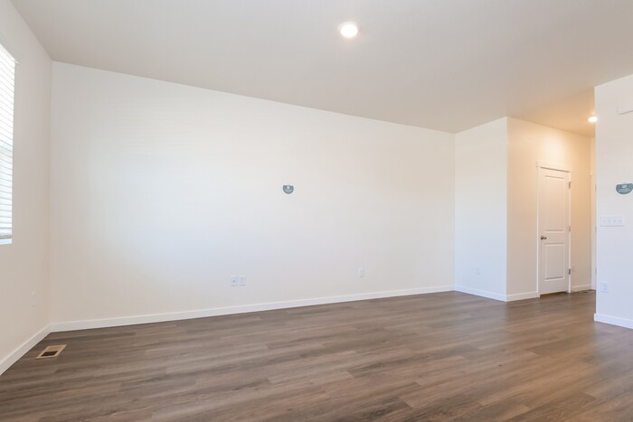 Building Photo - 13401 Oneida Ln