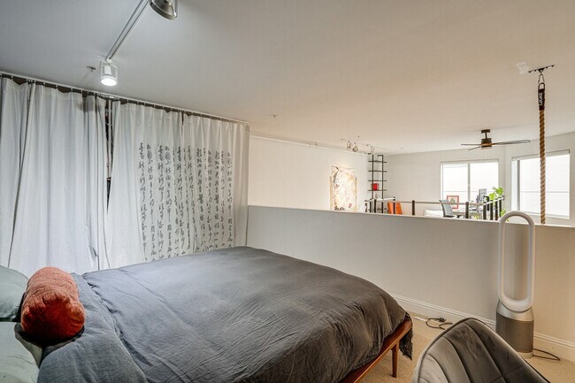 Building Photo - 661 5th St