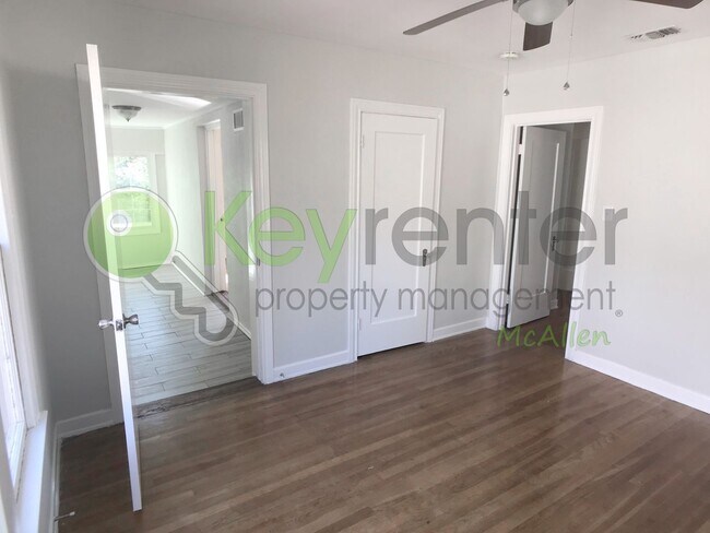 Building Photo - 2Bed/1Bath w/office in Central Mcallen ( Laurel and 10th )