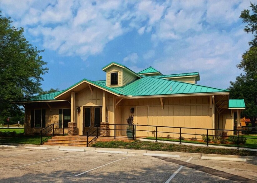 Building Photo - 531 Hedgewood Dr