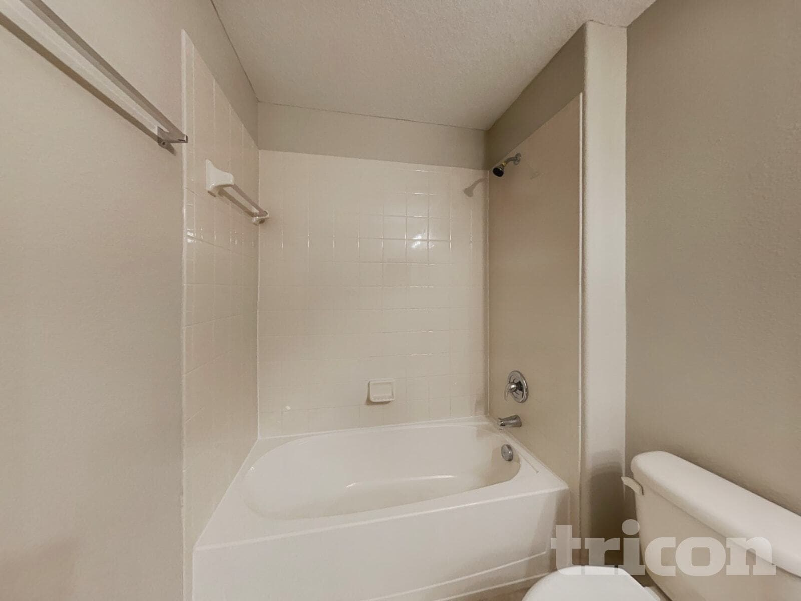 Building Photo - 13702 Lakemont Dr