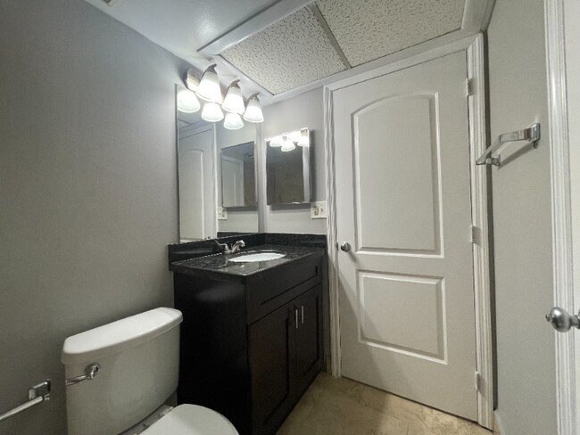 Building Photo - 2871 N Oakland Forest Dr