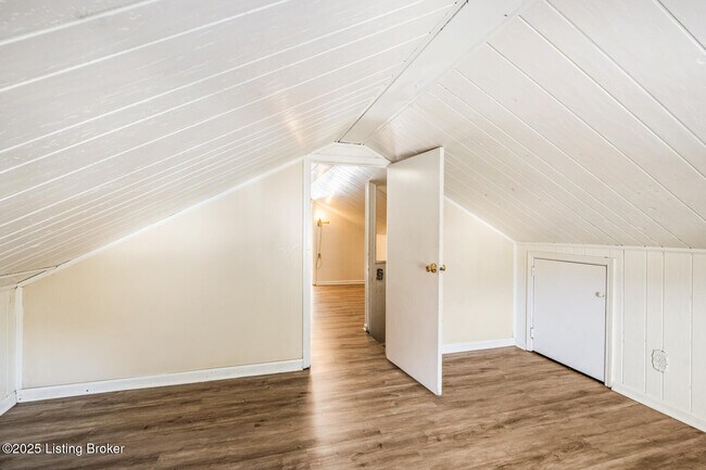 Building Photo - 614 E Brandeis Ave