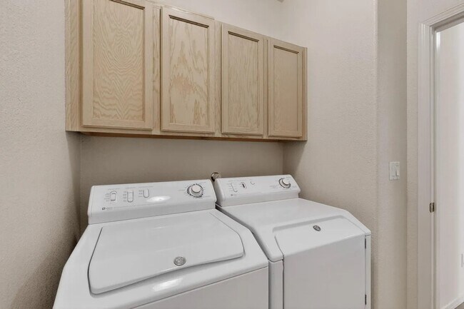 Building Photo - 3812 Pinon Jay Ct NW