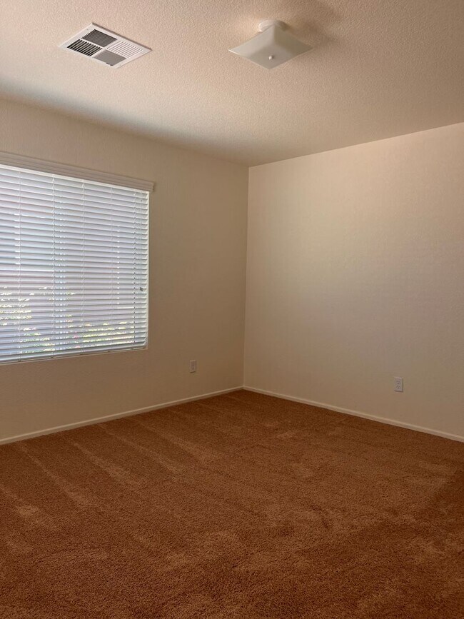 Building Photo - Desert Sands