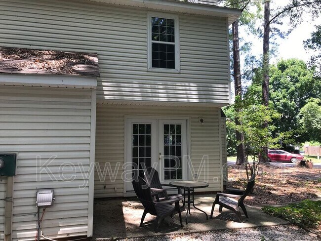 Building Photo - 2412 Deodara Dr