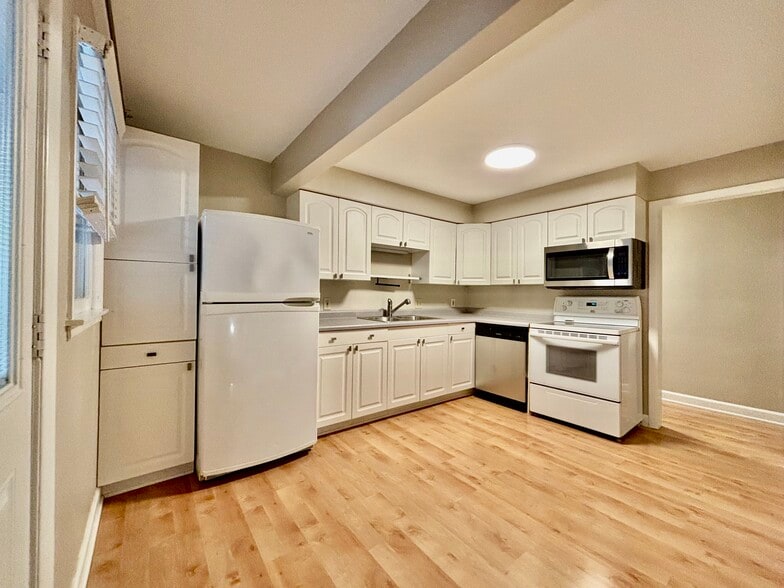 Kitchen - 12928 Excelsior Blvd