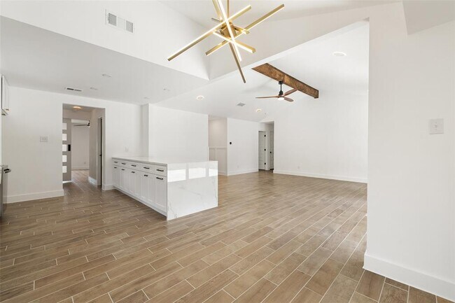 Building Photo - 1111 Spearson Ln