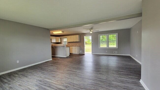 Building Photo - Spacious 3 Bedroom Home in District 6 – Re...