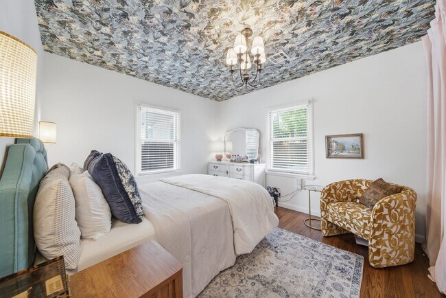 Building Photo - Charming 2-Bedroom, 1-Bath Home in Midtown