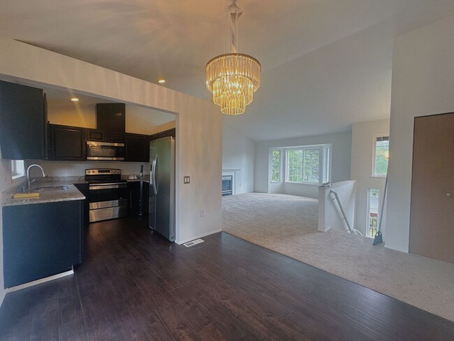 Building Photo - Beautiful 4-Bedroom 3-Bath Home in Marysvi...
