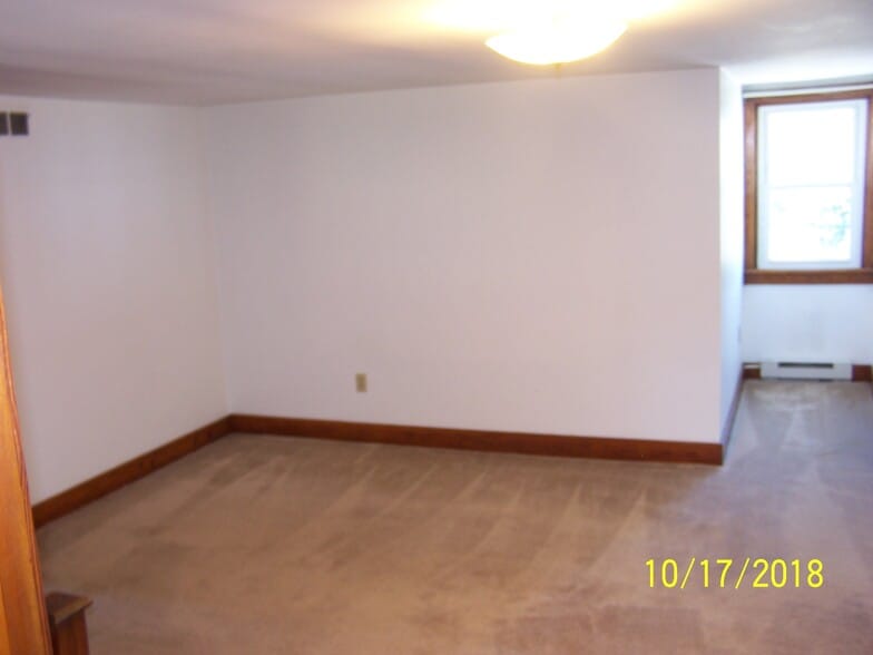 Building Photo - 266 E North St