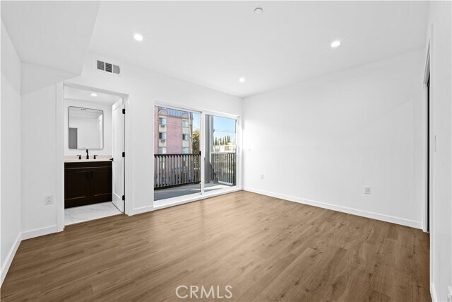 Building Photo - 1340 N Kingsley Dr