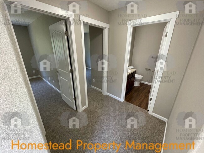 Building Photo - 1410-1412 Marigold Dr