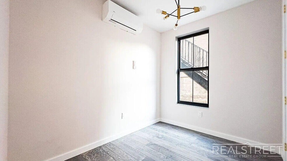 Building Photo - Beadel Street