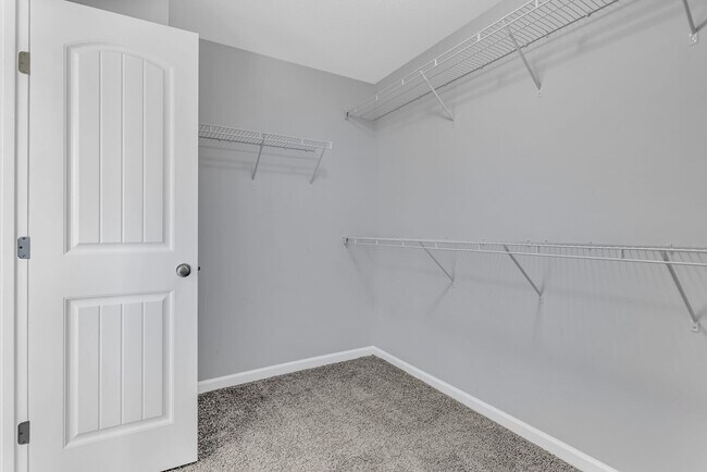 Building Photo - 4 bedroom 2.5 home located Huntington neighborhood close to Ft. Stewart